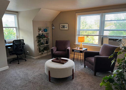 Great unit in the perfect location!
