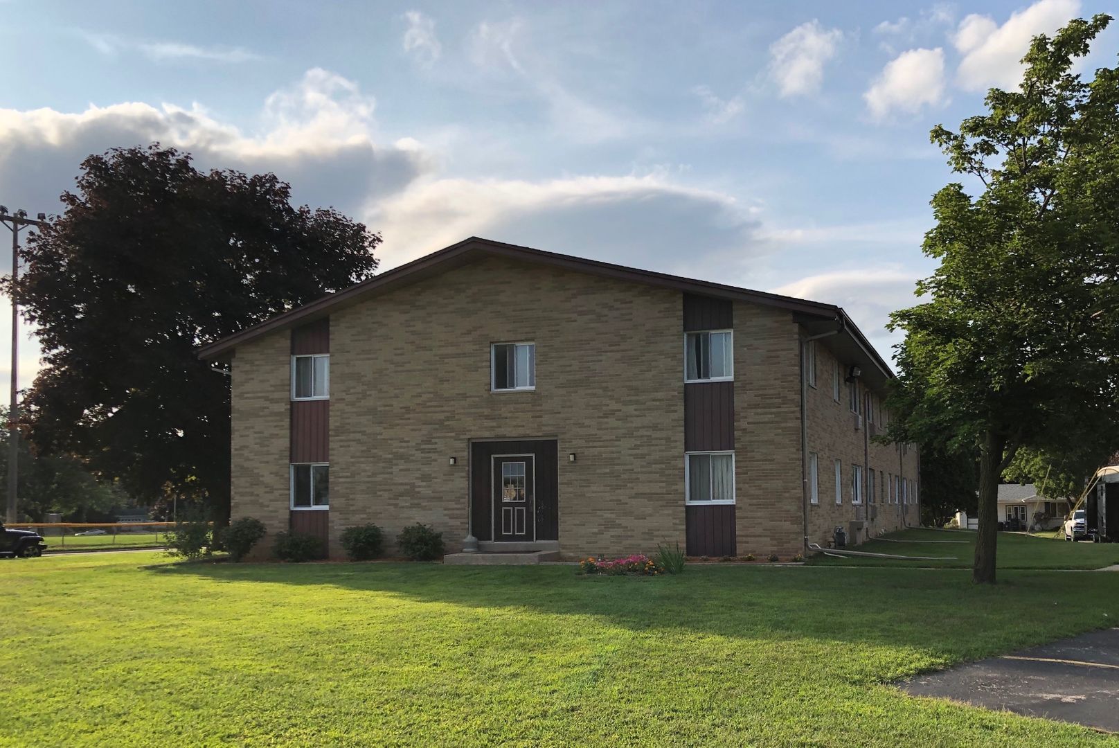 Burlington Apartment: 480 Sunset Dr.