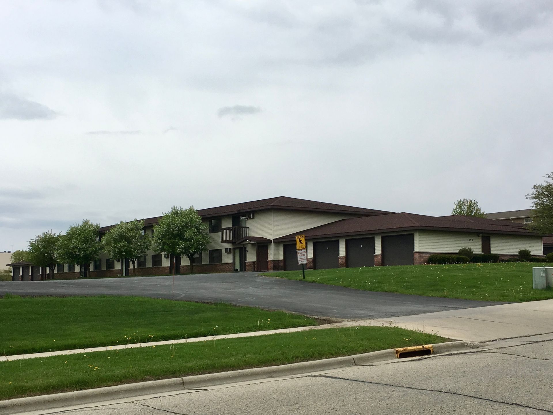 Mayville Apartment: 1549-1641 Dayton St.