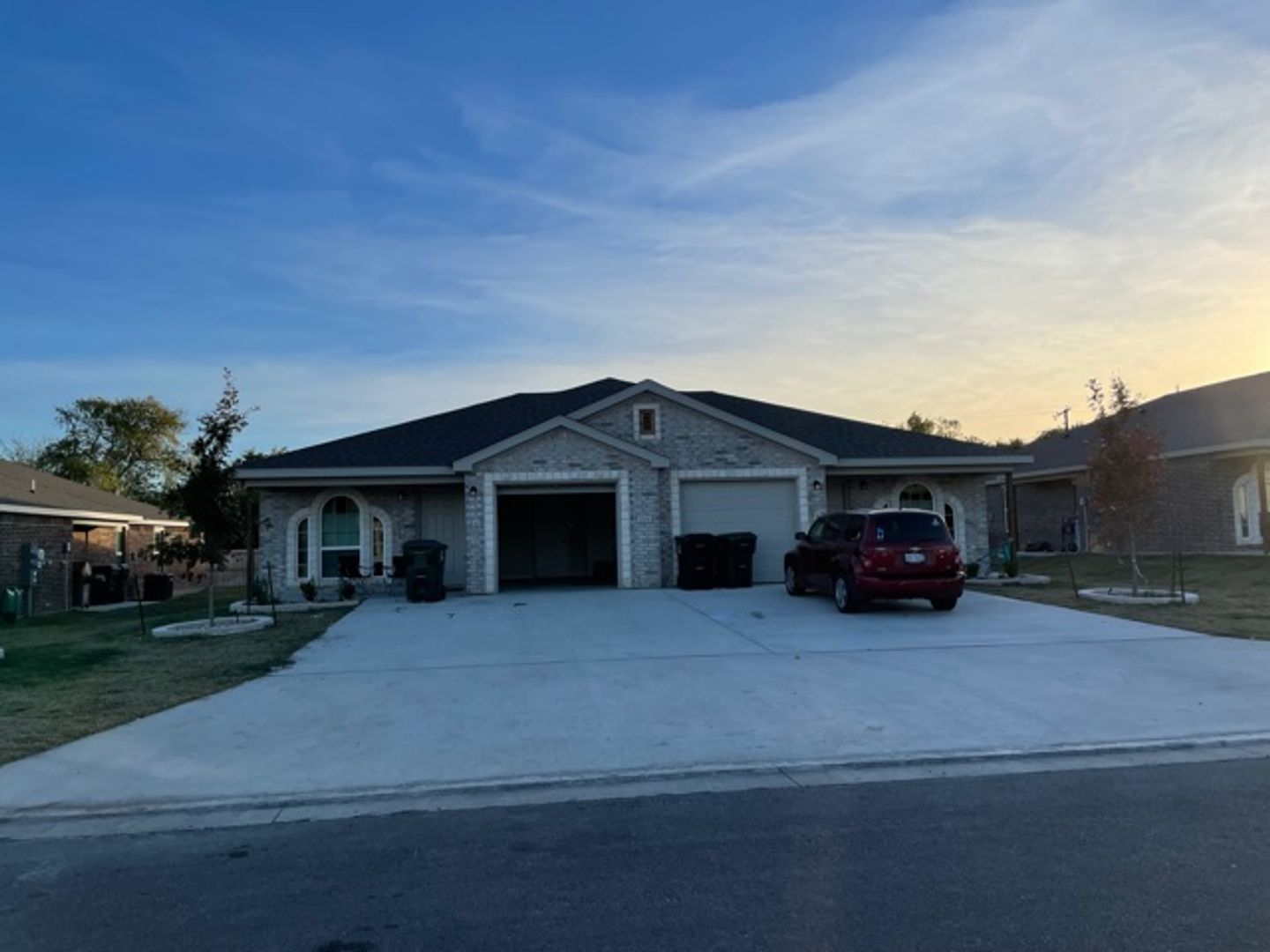 Temple Multiplex: 1319 Calle De Bronce