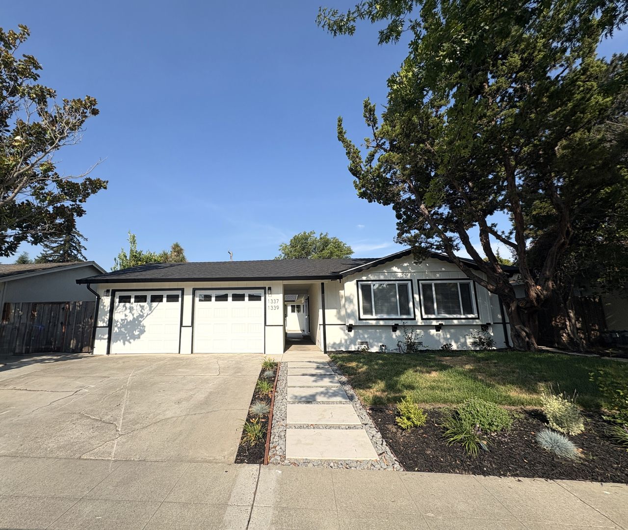 Sunnyvale Multiplex: 1337-1339 Kingfisher Way