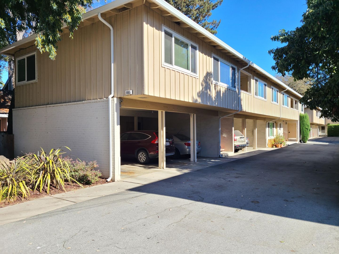 Menlo Park Apartment: 665 Roble Avenue
