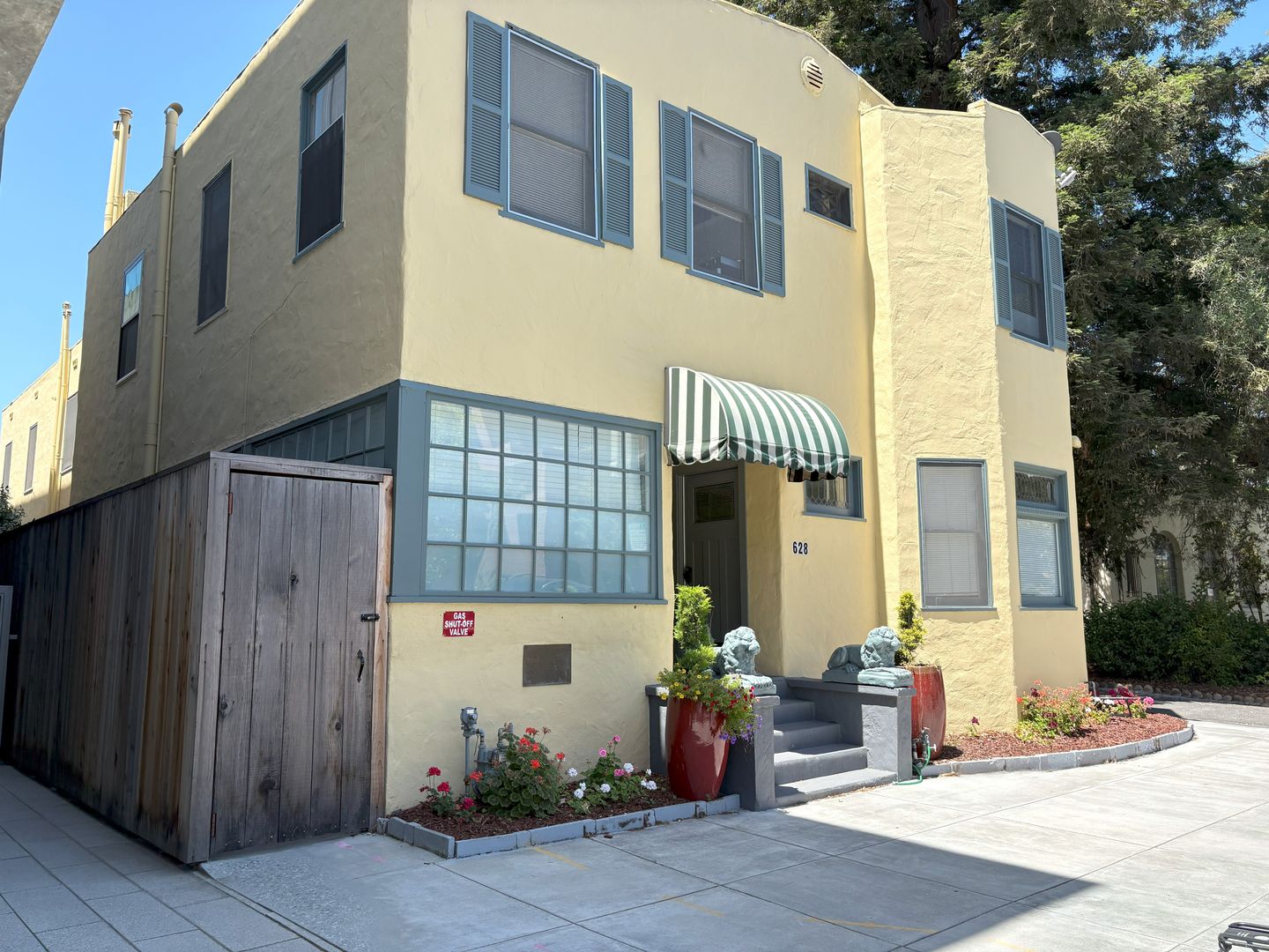 Palo Alto Apartment: 628 Waverley Street, Apt 12