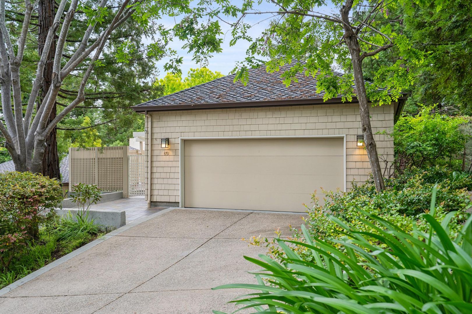 Los Altos Townhome: 651 Manresa Ln