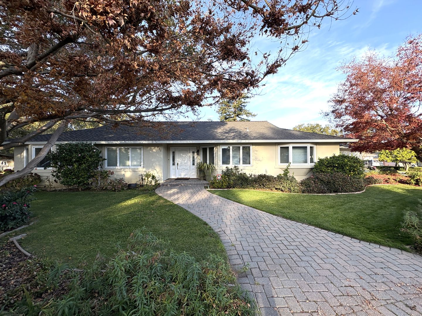 Los Altos House: 667 Oakwood Ct.