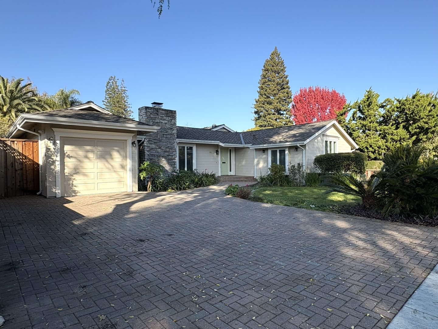 Palo Alto House: 811 Southampton Dr