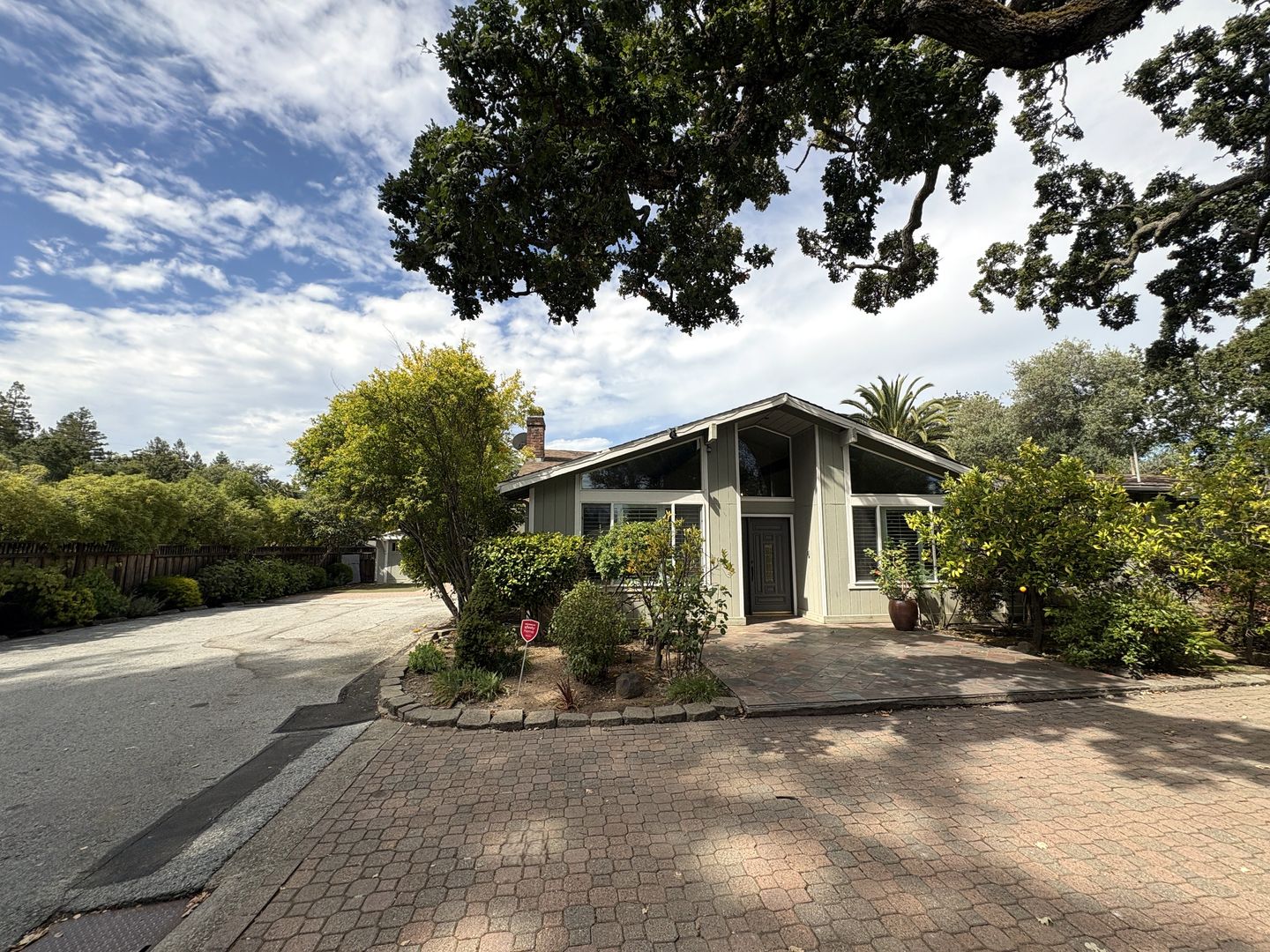 Woodside House: 2350 Alameda de las Pulgas