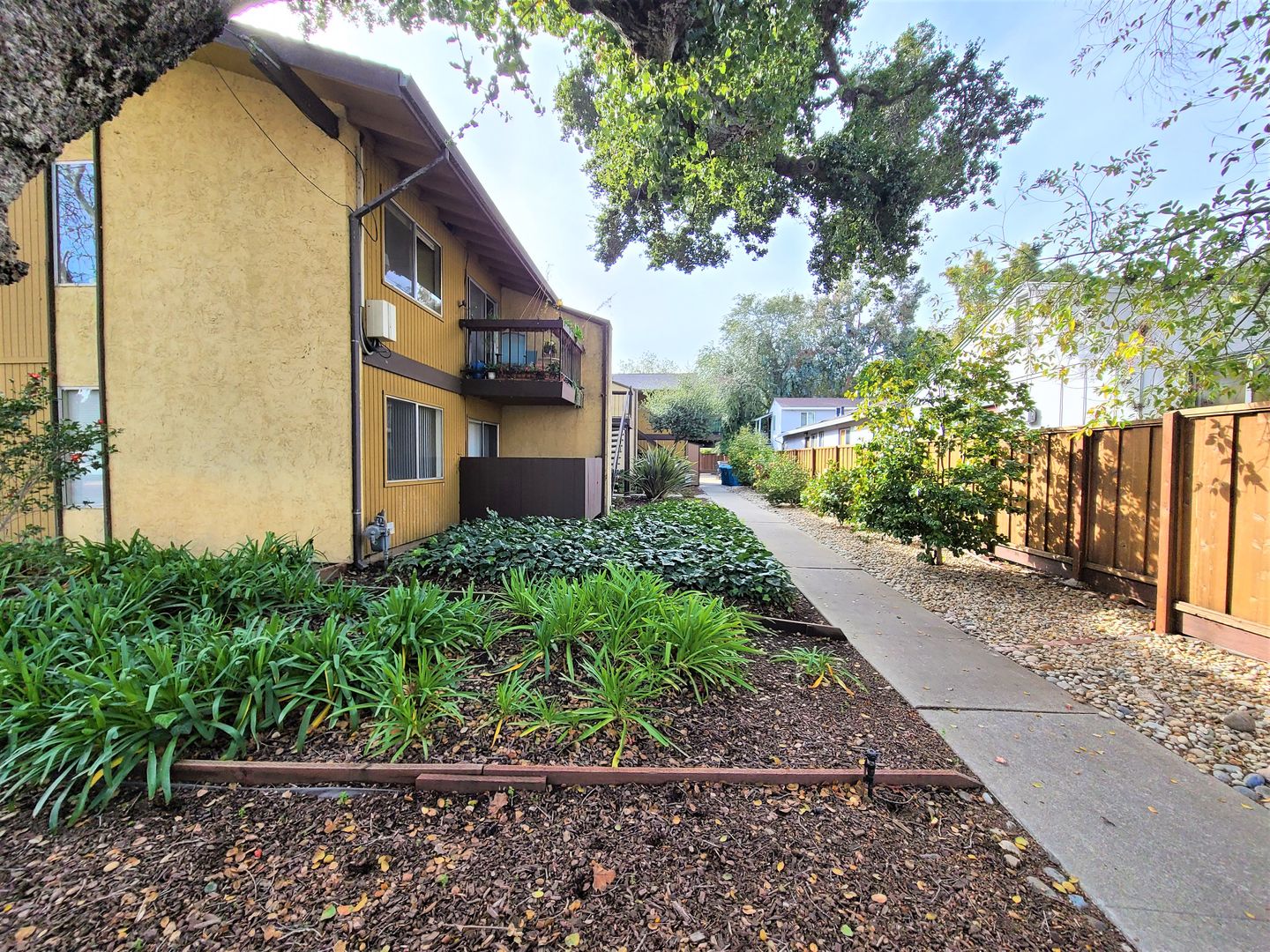 Menlo Park Apartment: 1325 Mills Street, #8