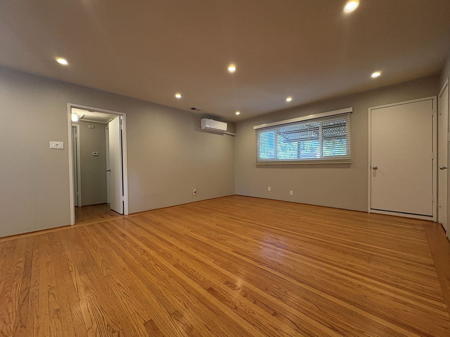 Menlo Park Apartment: 701 Curtis Way