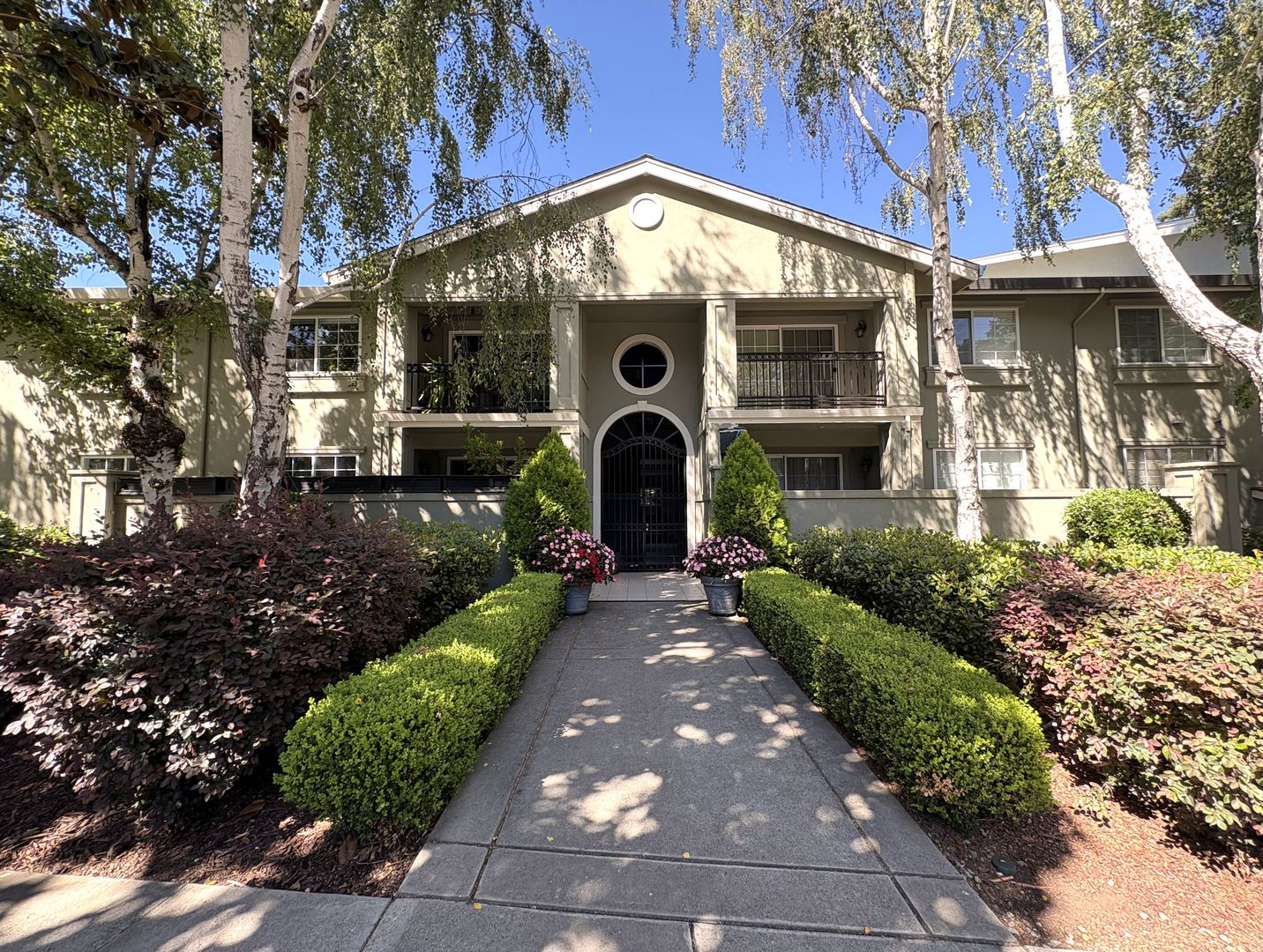 Menlo Park House: 20 Willow Road #34