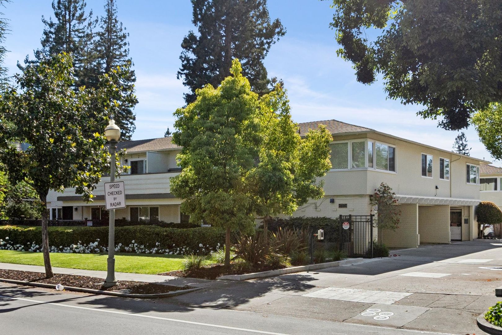 Palo Alto Apartment: 854 University Avenue