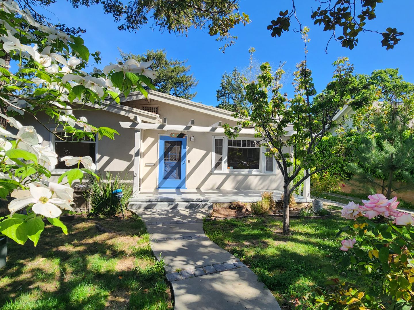 Charming Single Family Home in Downtown Palo Alto Available Now!