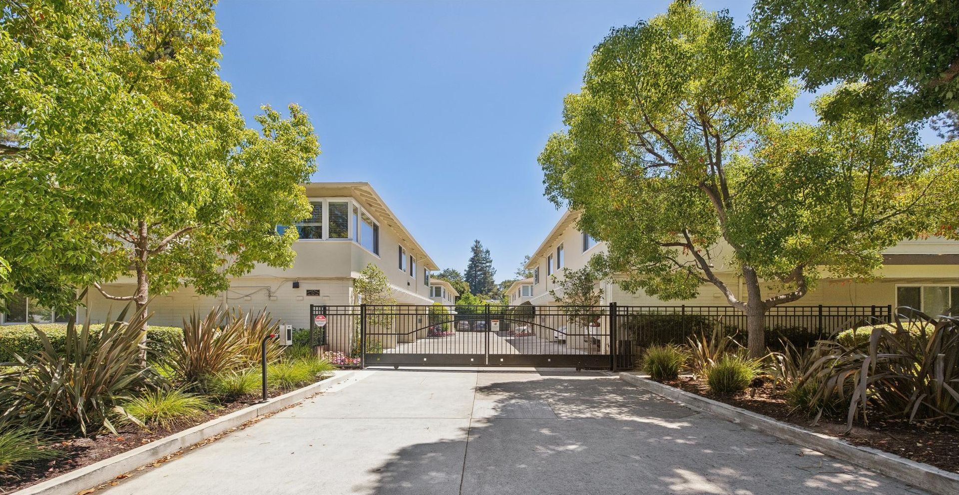 Palo Alto Apartment: 838 University Avenue
