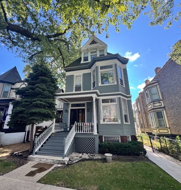 Top Floor 2 Bed / 1 Bath in Lake View – photo 1
