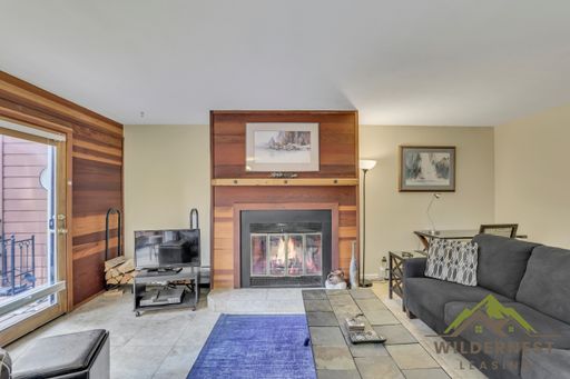 Winter Rental- 2 Bed/2 Bath, renovated condo tucked in the woods
