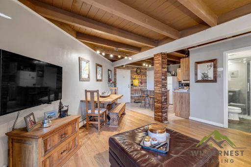 Treehouse Condo - 2 Bedroom/2 Bath Inviting Condo w/All Utilities On Bus Route