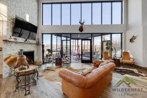 Stunning Luxury Mountain Home with Panoramic Views – photo 1