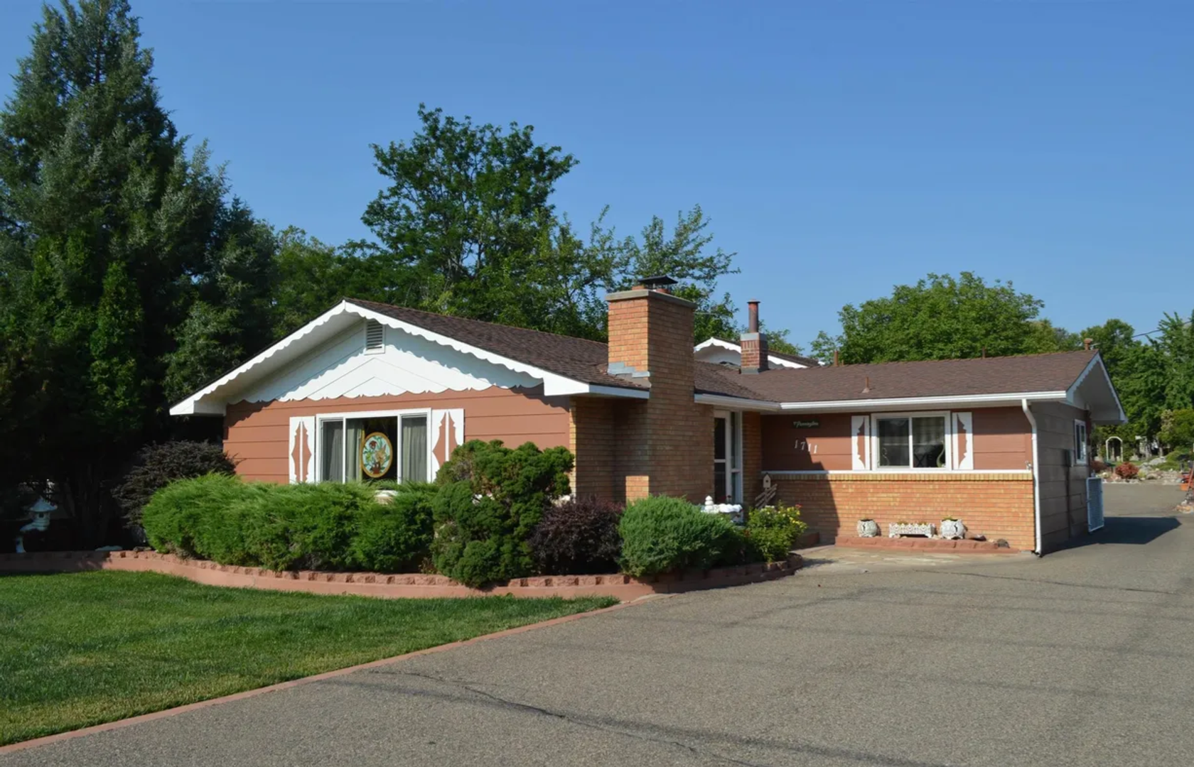 Fruitland House: 1711 N Allen Avenue