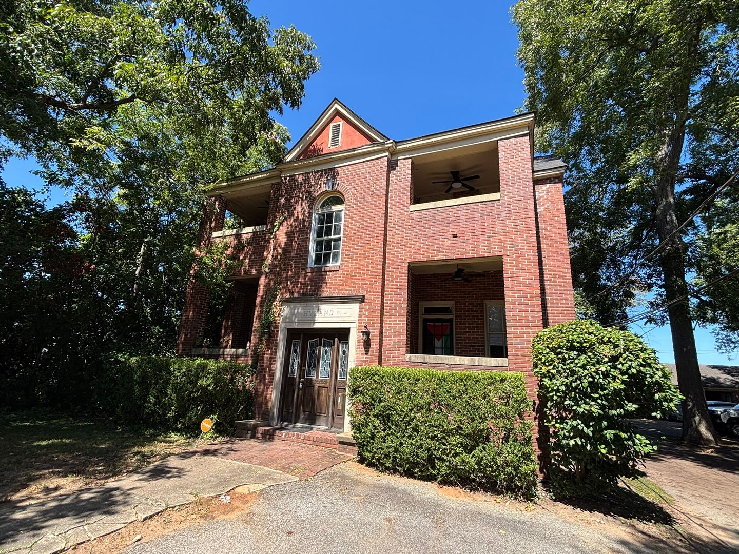 Columbia Apartment: 1215 Elmwood Ave