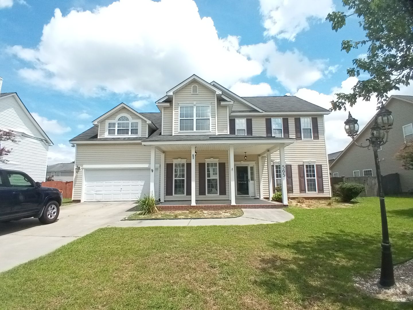 Sumter House: 565 Batty Way