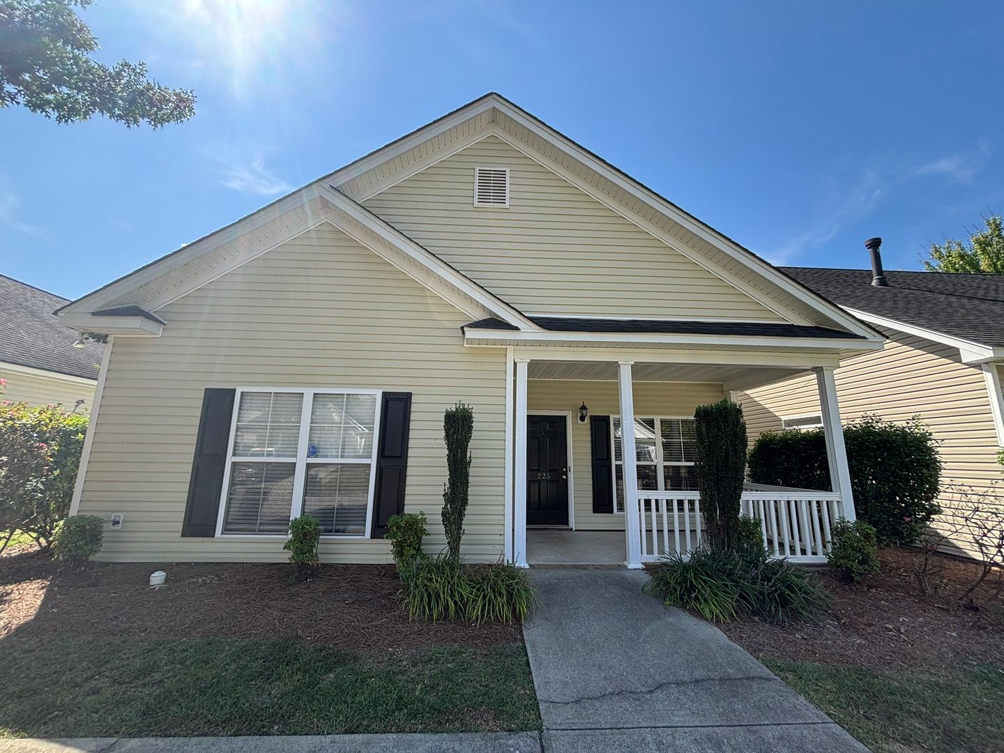 Columbia House: 225 Windsor Trace Drive