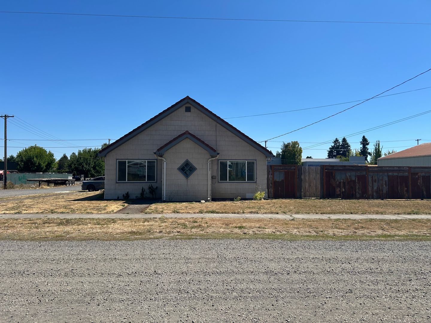 McMinnville House: 1186 NE Alpine Ave