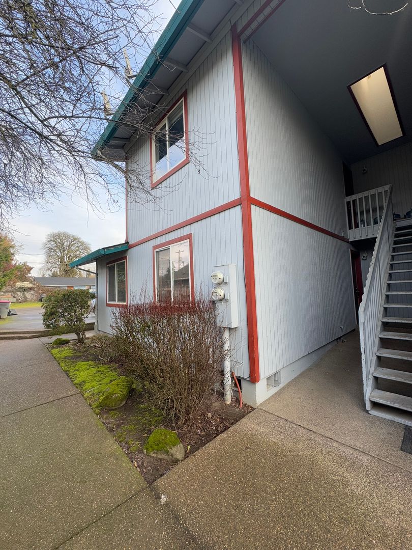 Lafayette Apartment: 491 Bridge Street