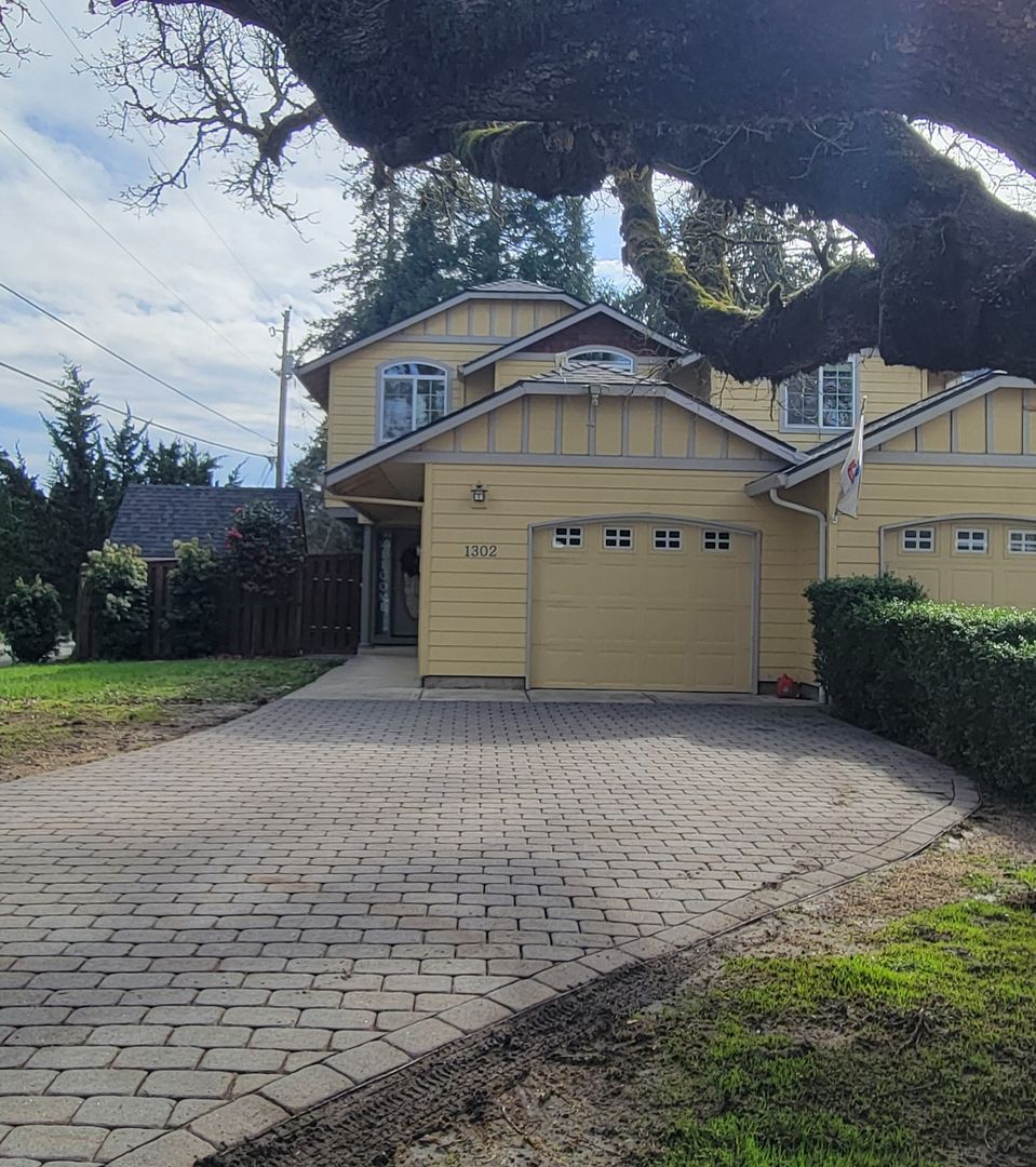 McMinnville House: 1302 SW Wright St.