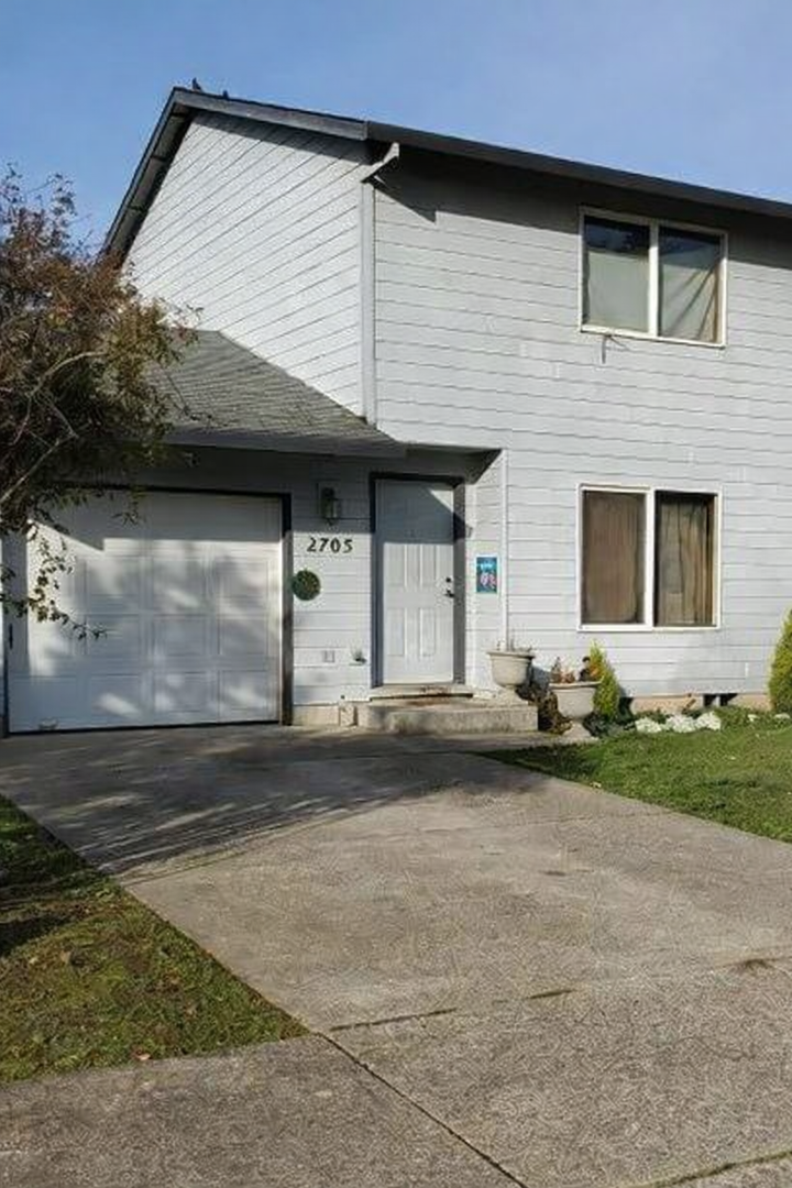 McMinnville House: 2705 NE Melody Way