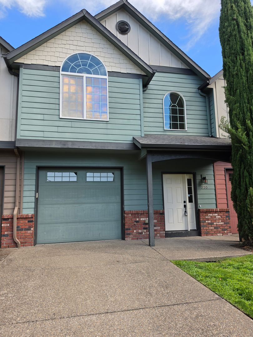 McMinnville House: 355 SW Pemberly Lp.