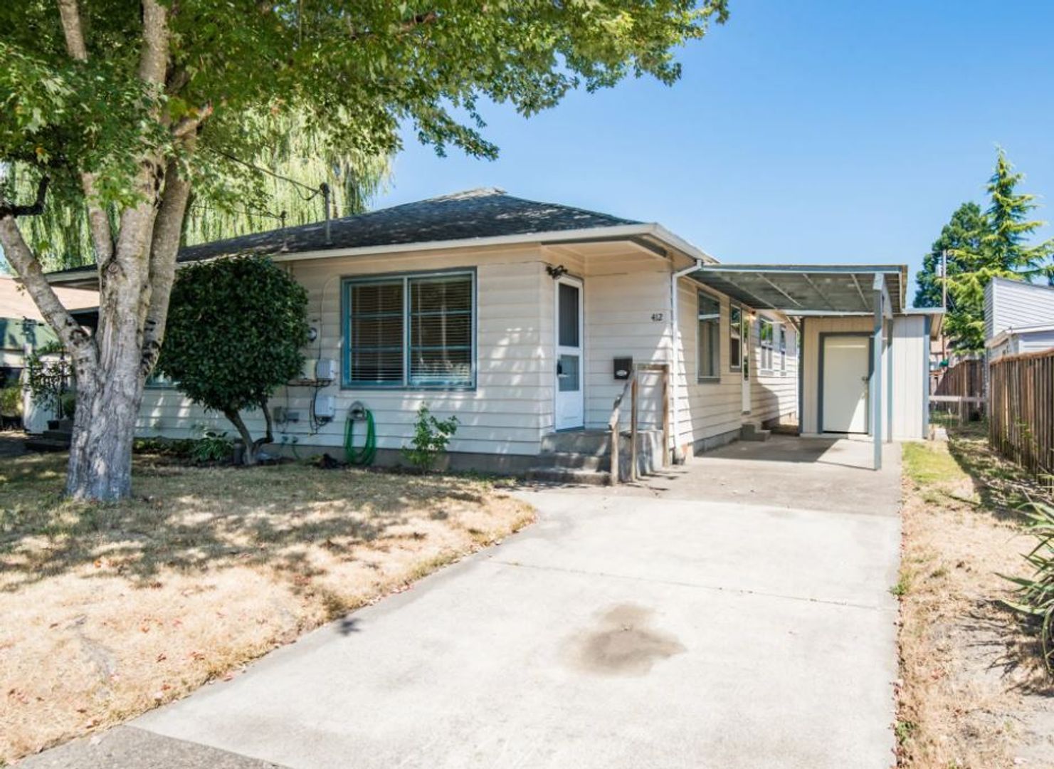 Newberg Apartment: 410 Harrison St