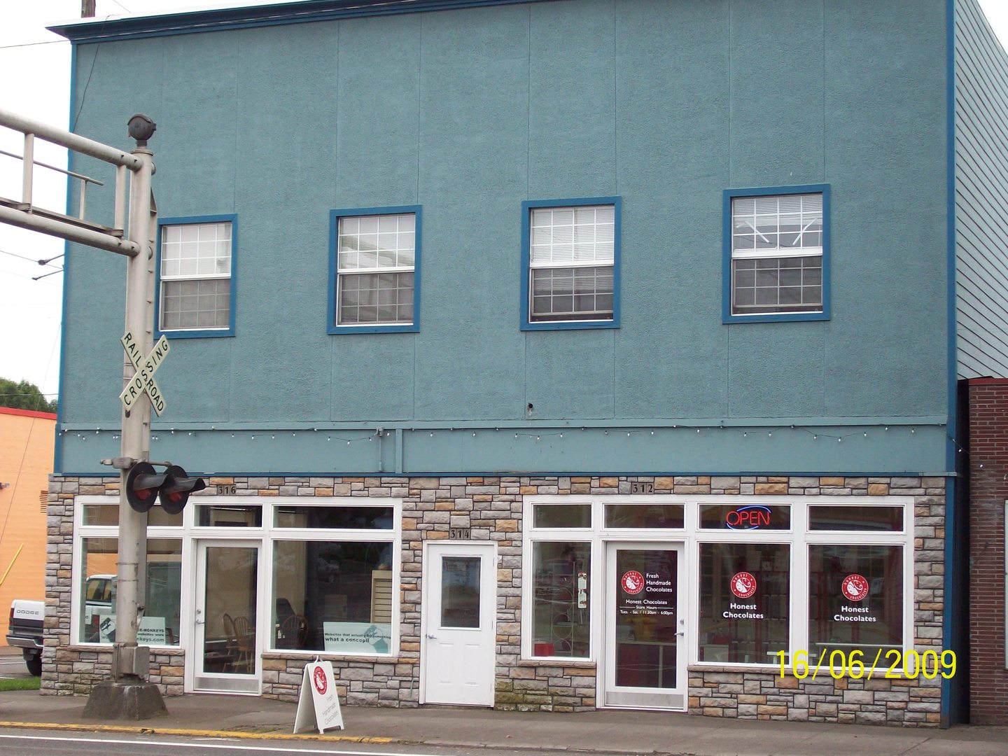 Newberg Apartment: 312-16 E. 1st St.
