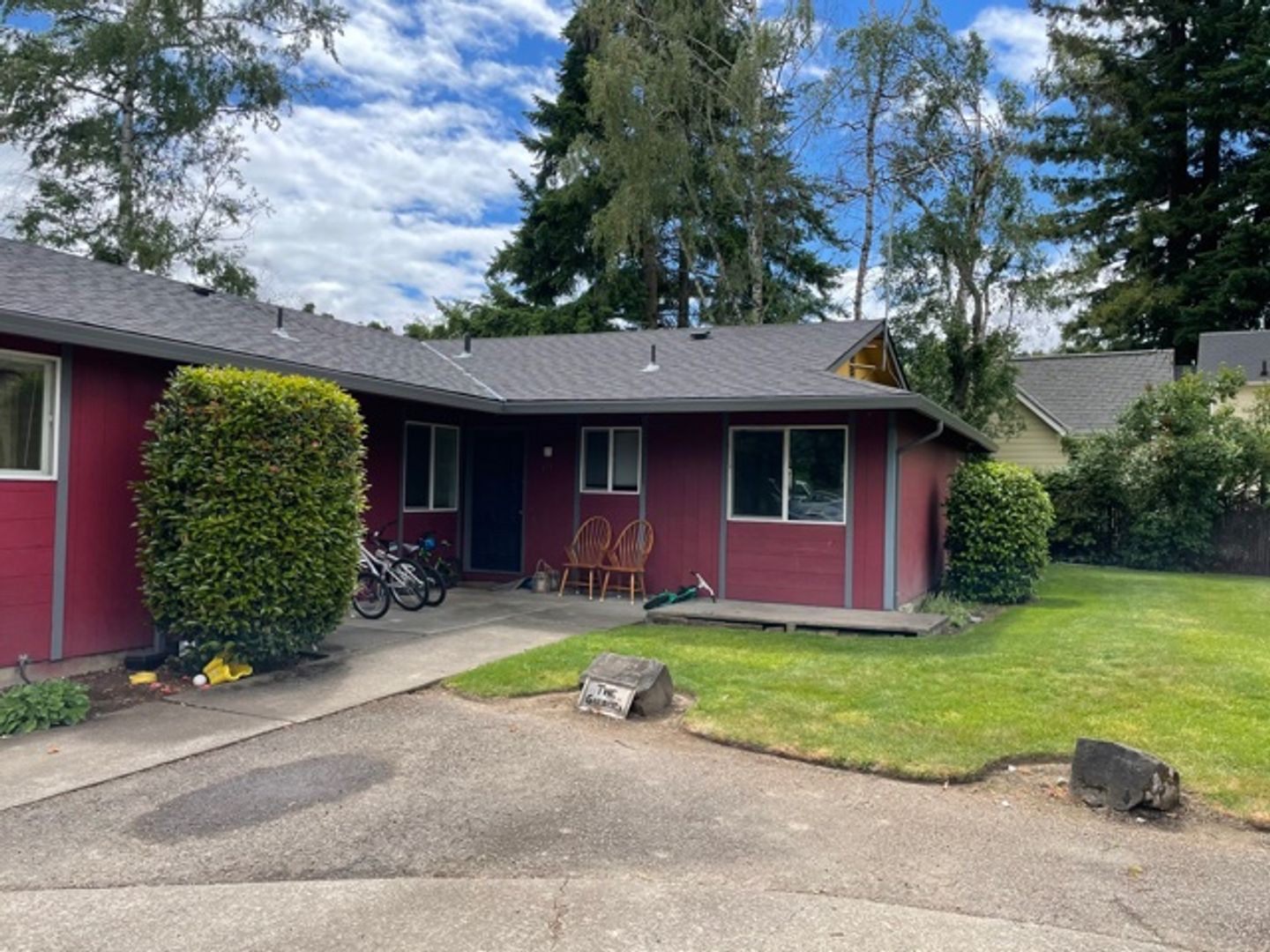 McMinnville Apartment: 109-111 SW Fleishauer Ln