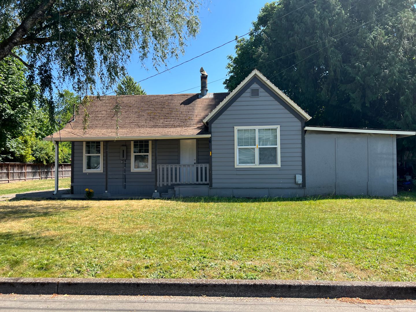 McMinnville House: 744 SE Cleveland Ave