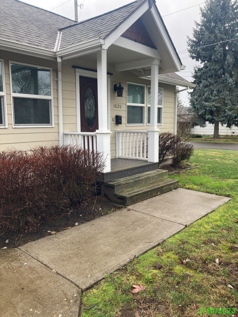 McMinnville House: 1020 NE 12th Street