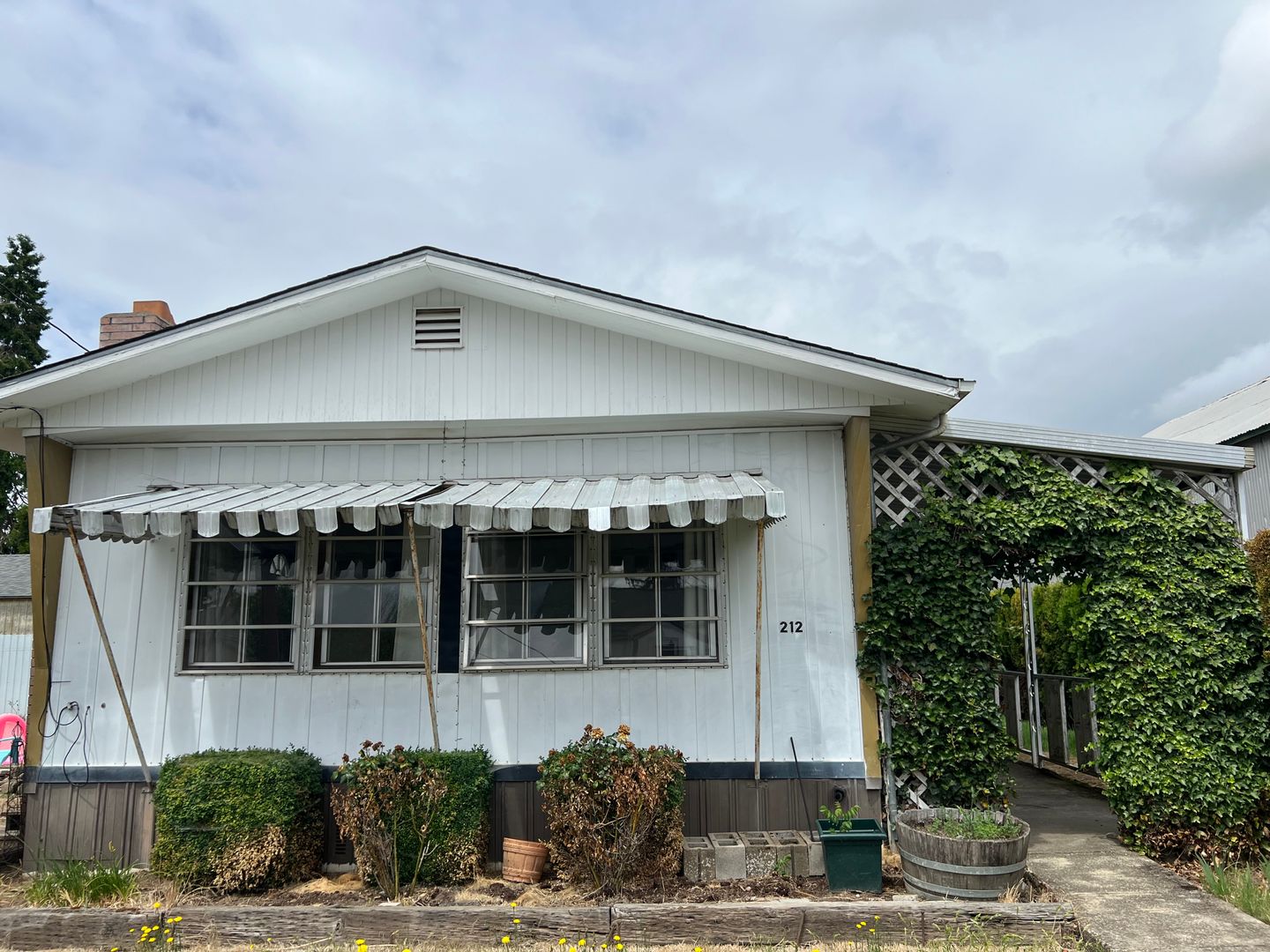Amity Apartment: 210-212 1/2 Woodson St