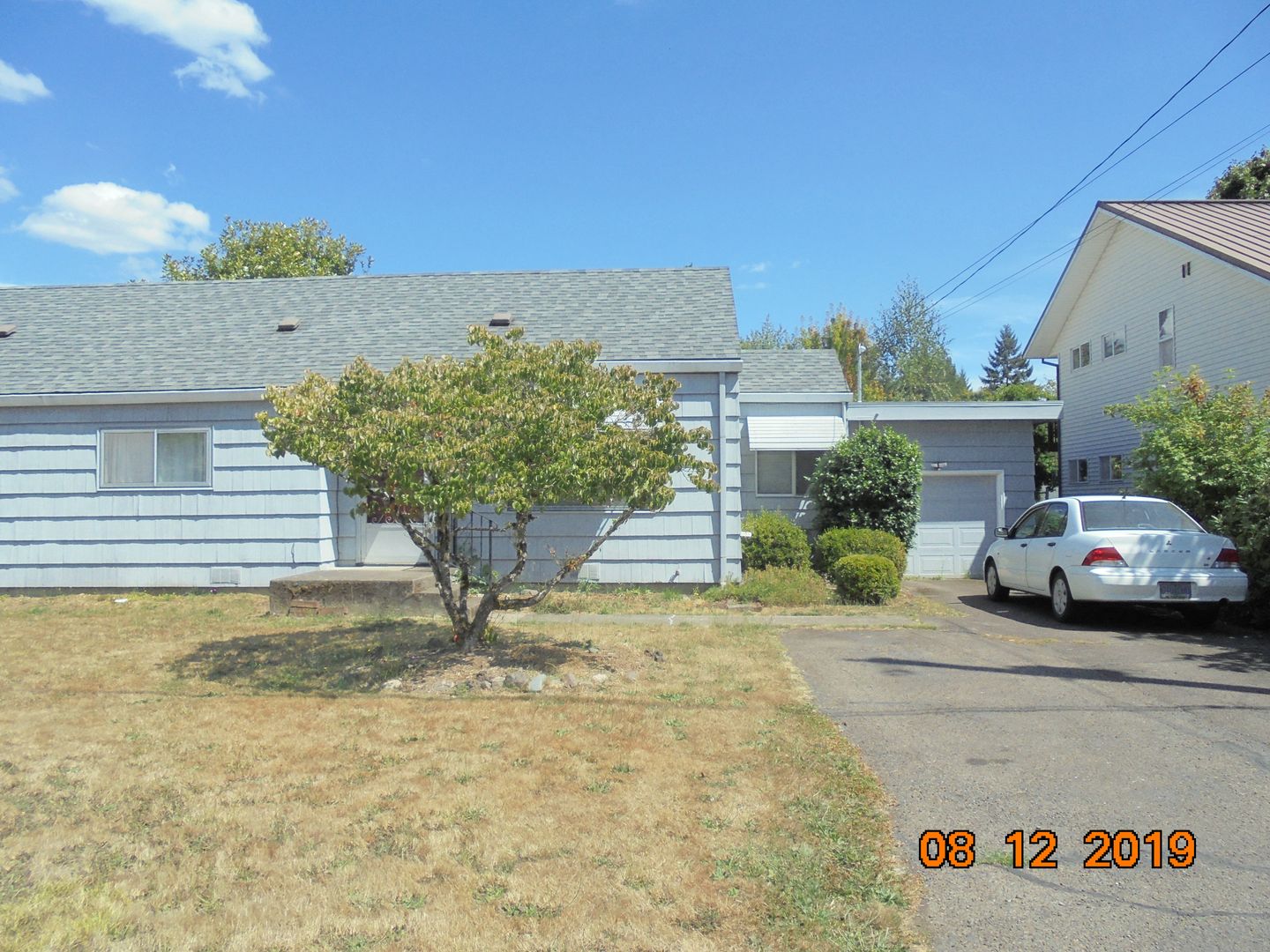 McMinnville House: 140 SW Daniels St