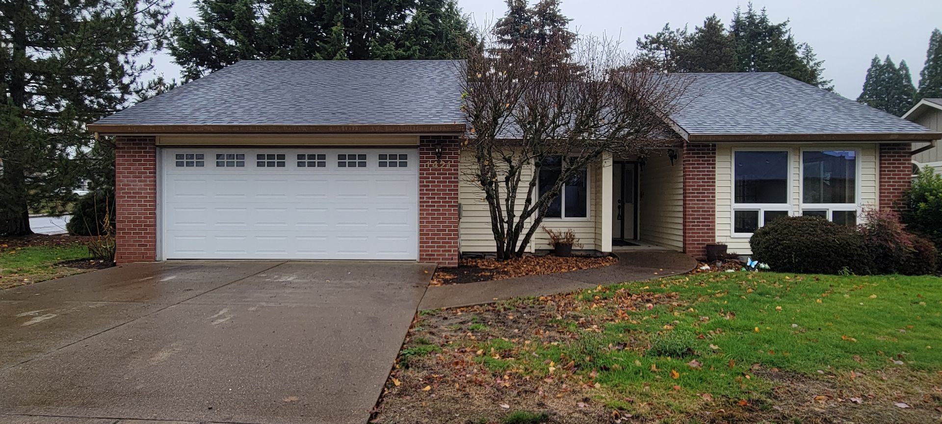 McMinnville House: 1421 NE Hoffman Dr