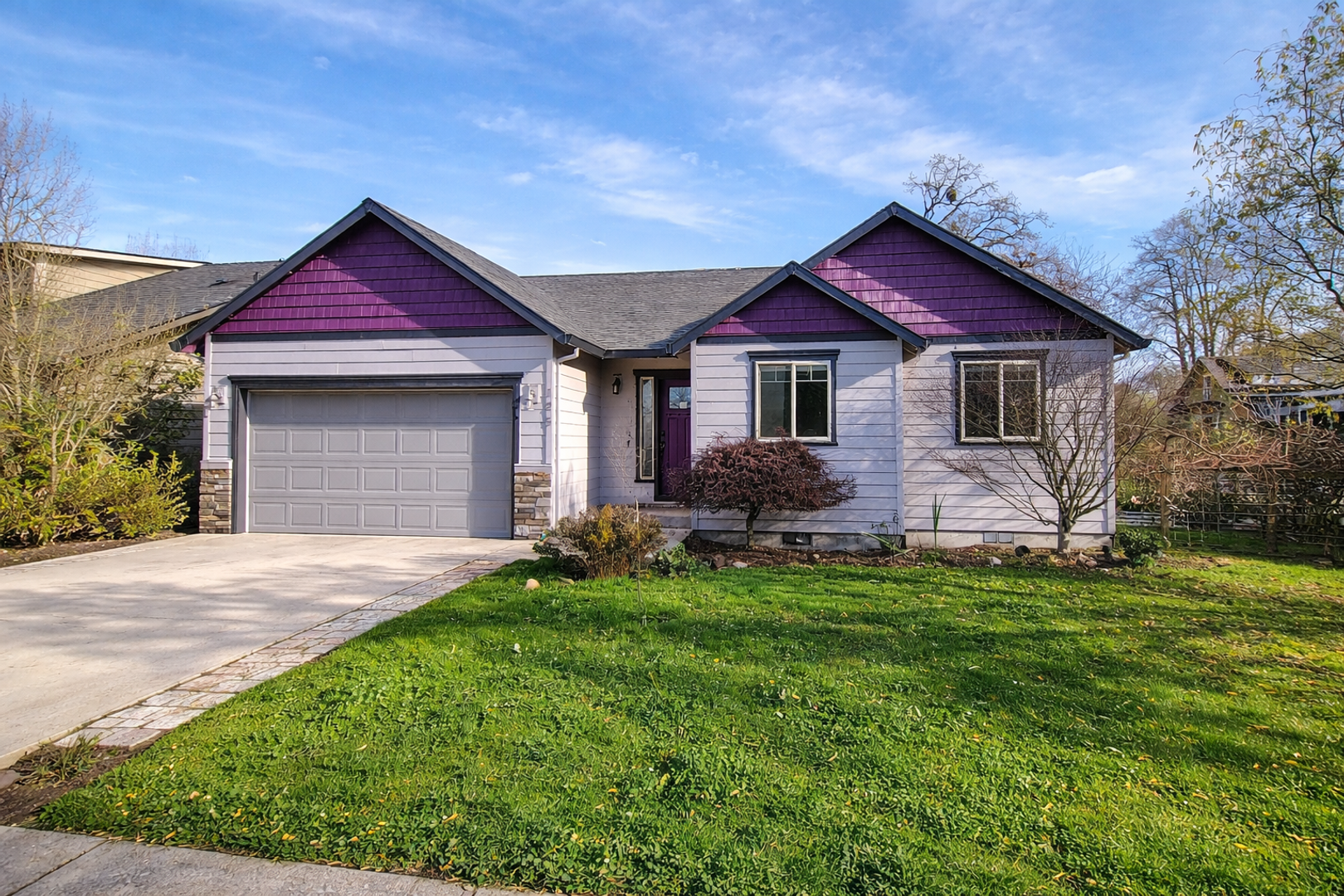 Yamhill House: 125 S Ash St