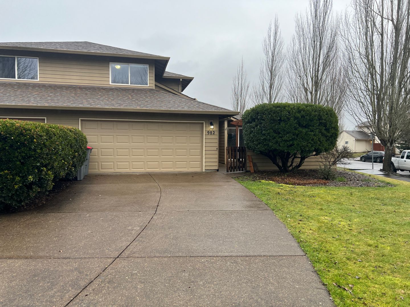 McMinnville House: 982 SW Hawthorne St