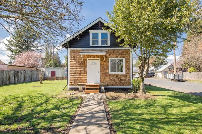 McMinnville House: 1339 NE Logan St