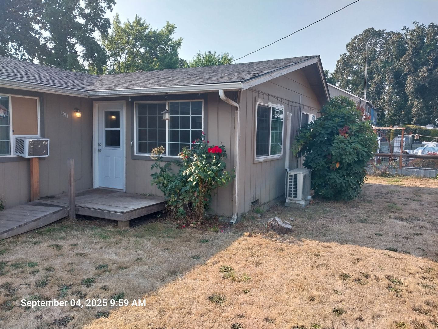 Dundee House: 1011 SE Locust St