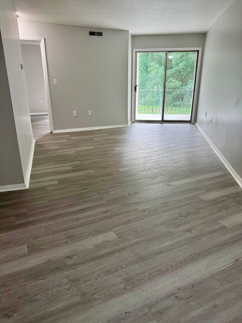 East Windsor Apartment: 27 Pleasant Street