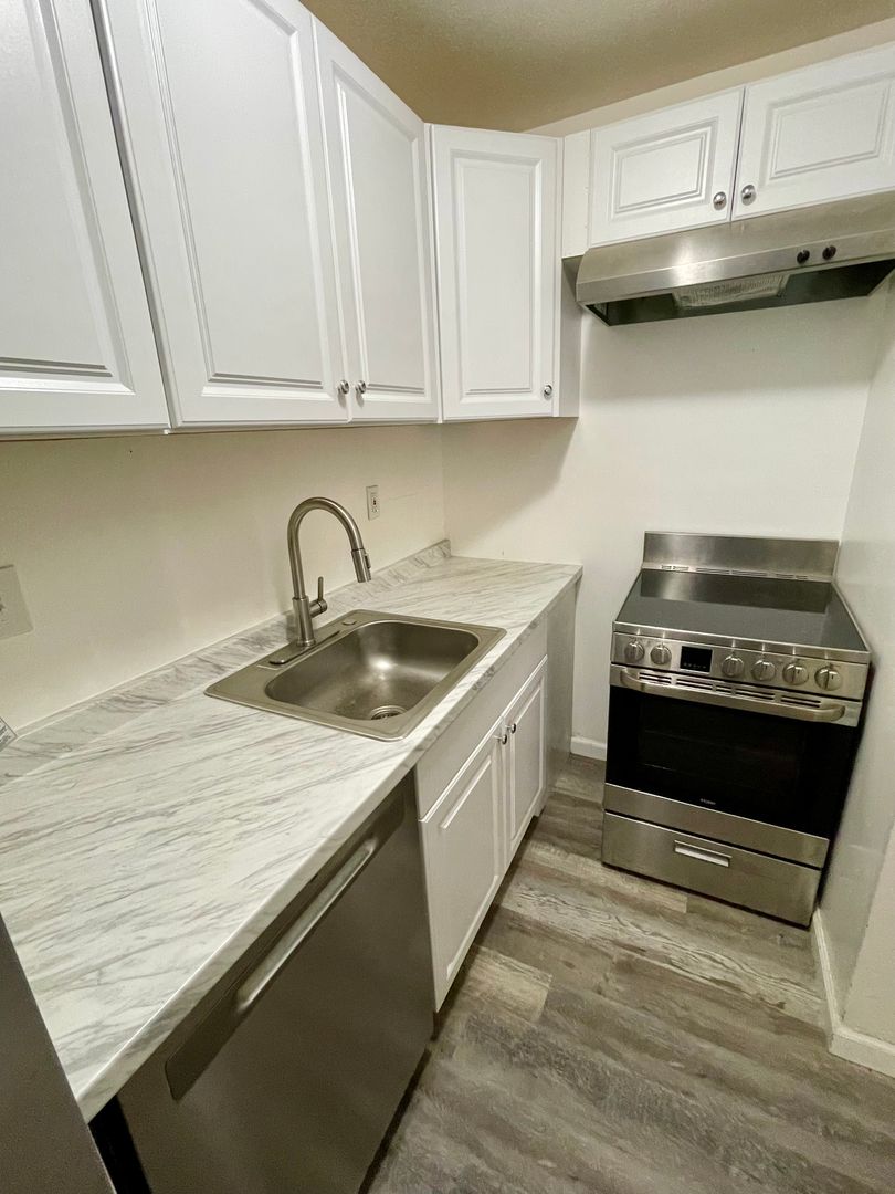 East Windsor Apartment: 27 Pleasant Street