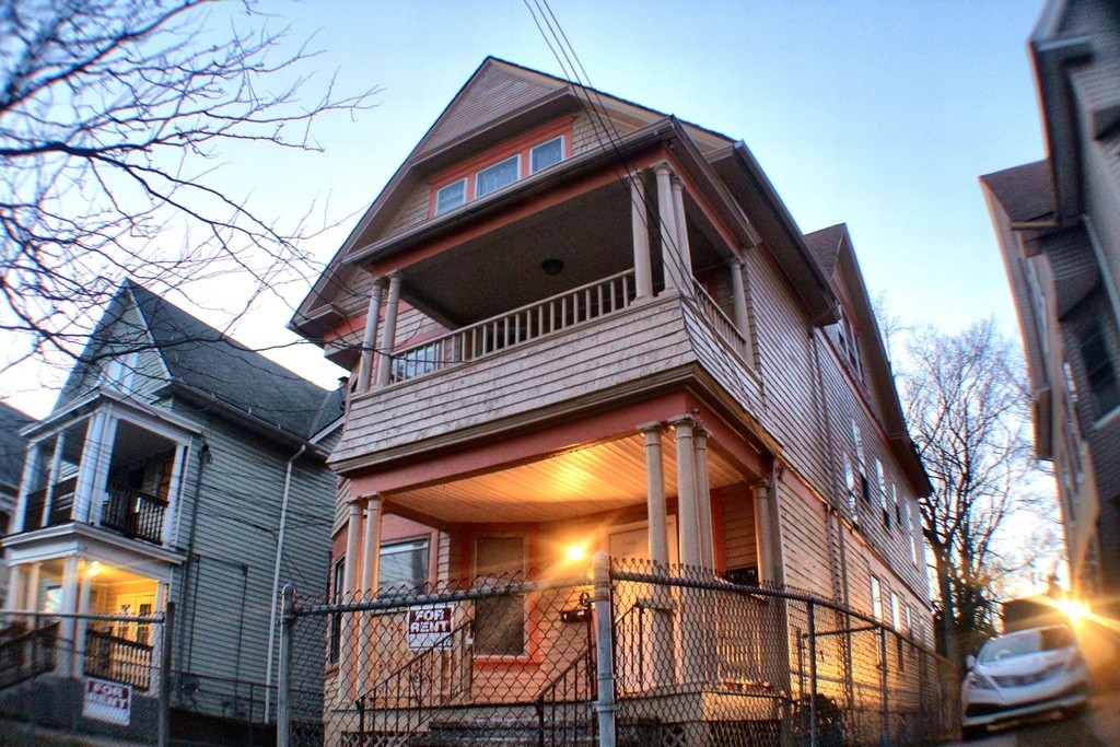 New Haven Apartment: 42-44 Carmel Street