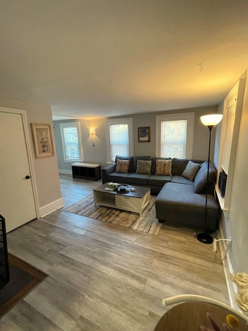 New Haven Apartment: 87 Howe Street