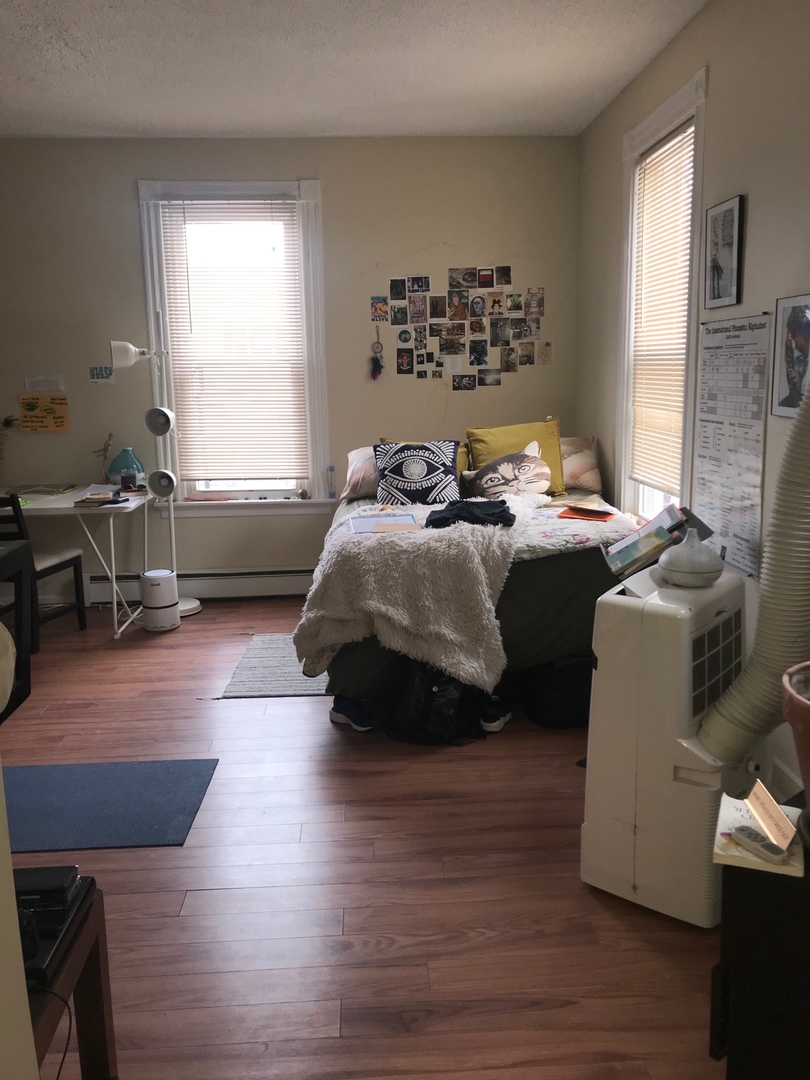 131 Howe Street 2 of 6