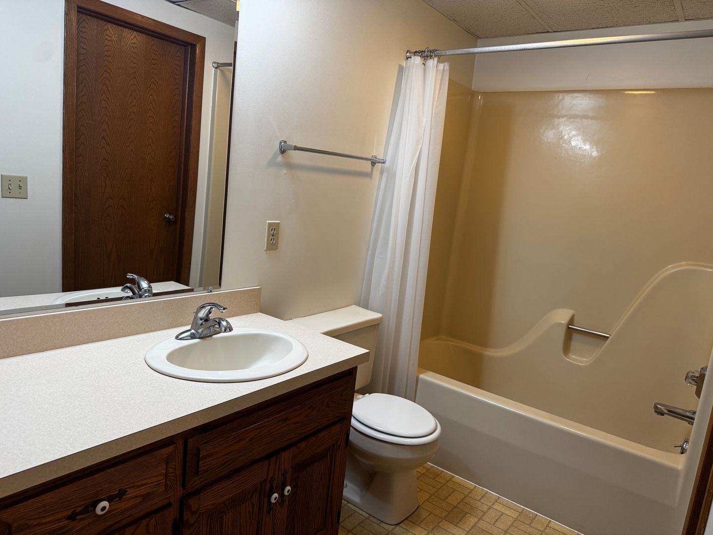 127 E Adams St, Apt B7 12 of 12