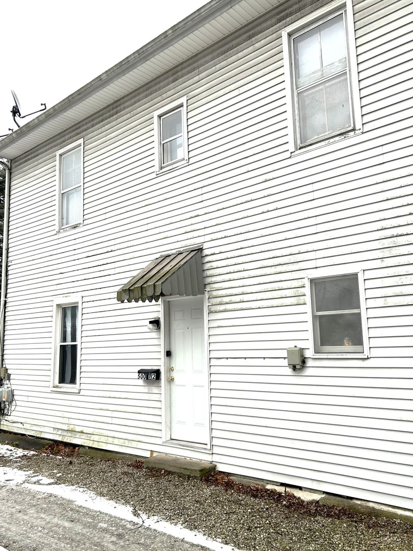 Wooster House: 500 1/2 Spink St