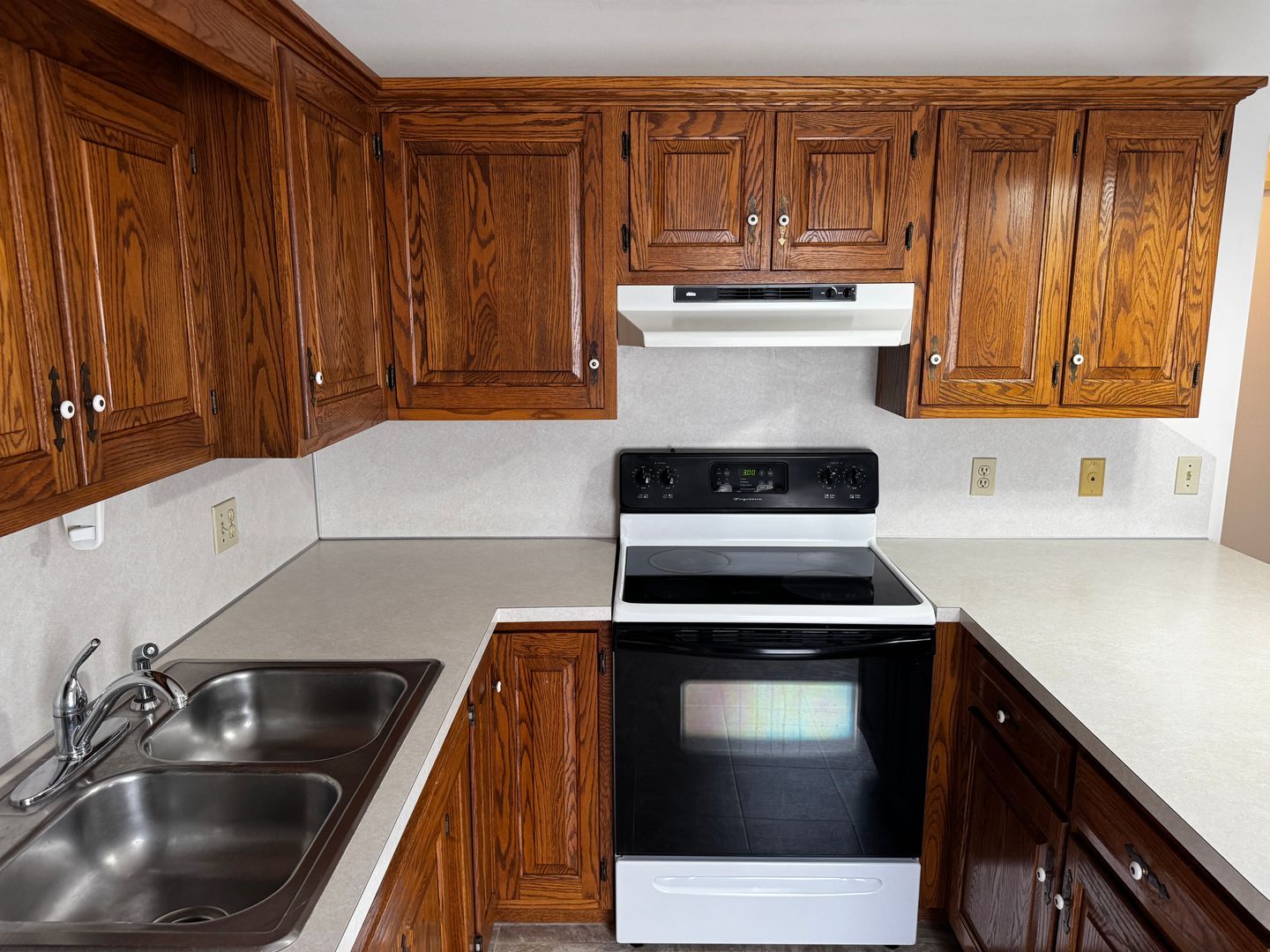 127 E Adams St, Apt B7 5 of 12